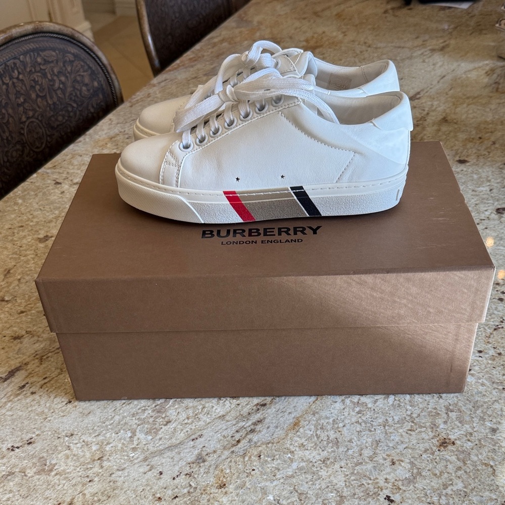 BURBERRY WHITE SNEAKERS WITH BLACK/GOLD/RED STRIPES SIZE 36